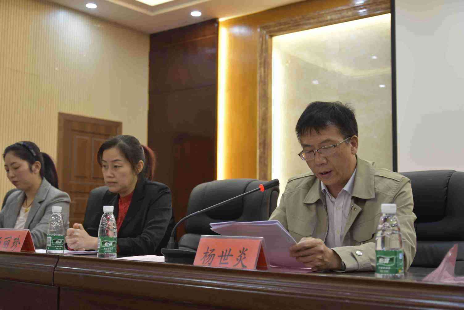 我院党组书记、院长杨世炎同志提出了2017年医德医风专项整治工作方案，并作出了重要的工作安排及部署.JPG