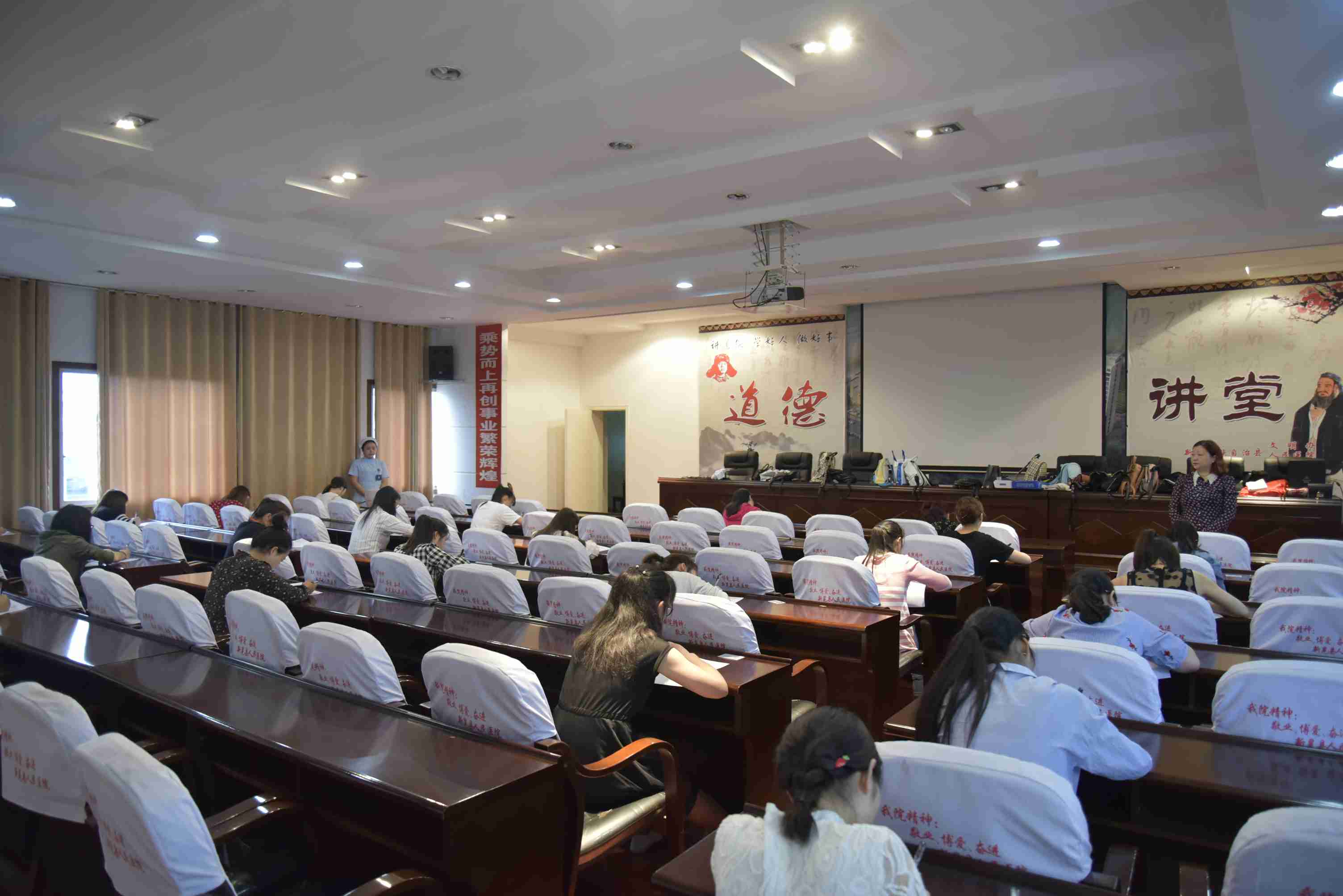 我院举行第二次护士招聘1.JPG