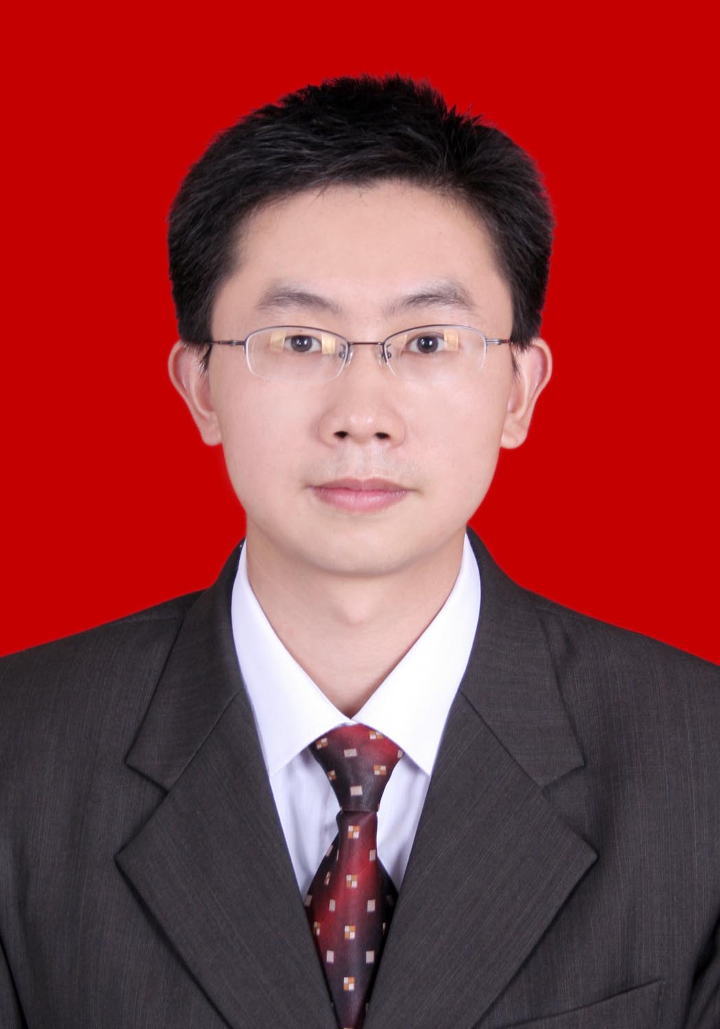 林  震