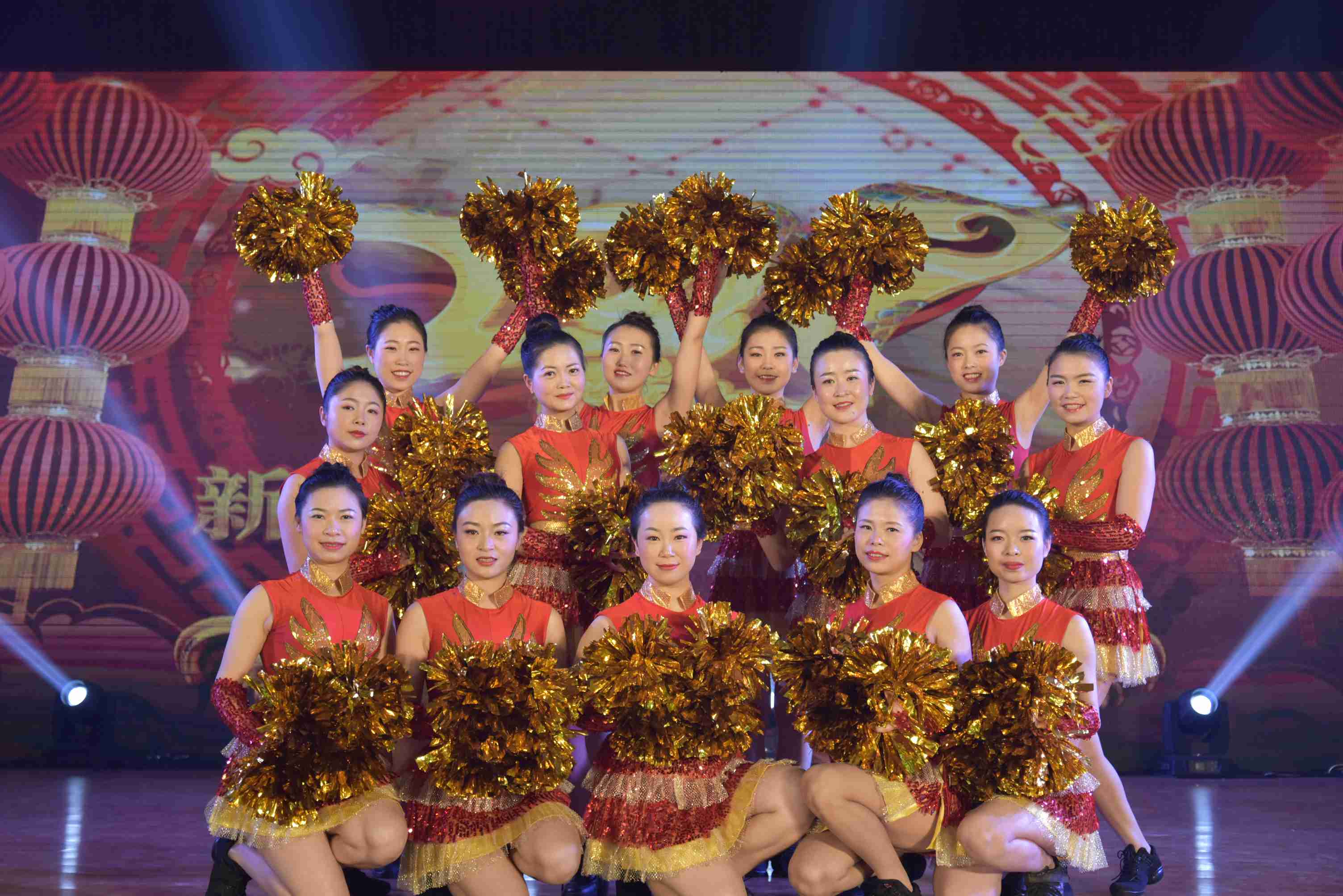参加县群众文艺汇演.JPG