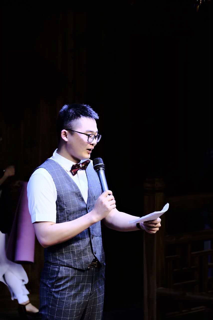 我院职工袁浩参加县委宣传部主办的“欢乐潇湘、幸福怀化、美丽新晃”活动主持.jpg