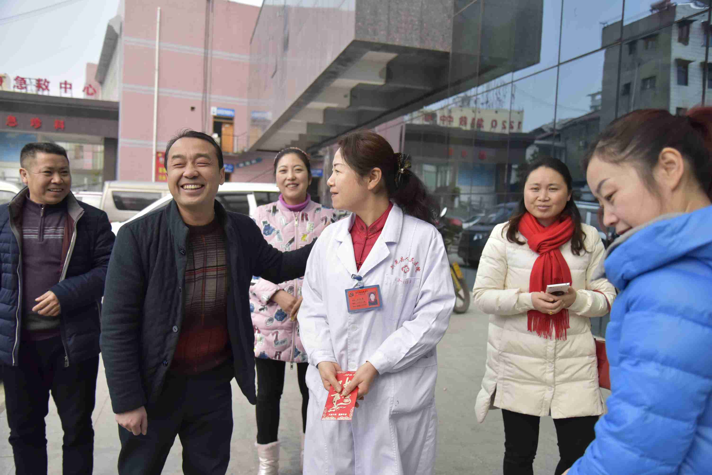 县总工会春节慰问湖南省先进工作者欧海燕同志.JPG